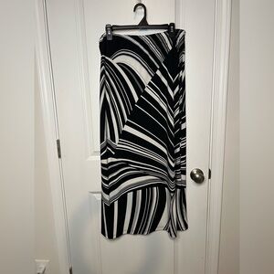 Chicos Pull On Maxi Skirt Size 2 US Large Black White Striped Pull On Stretch